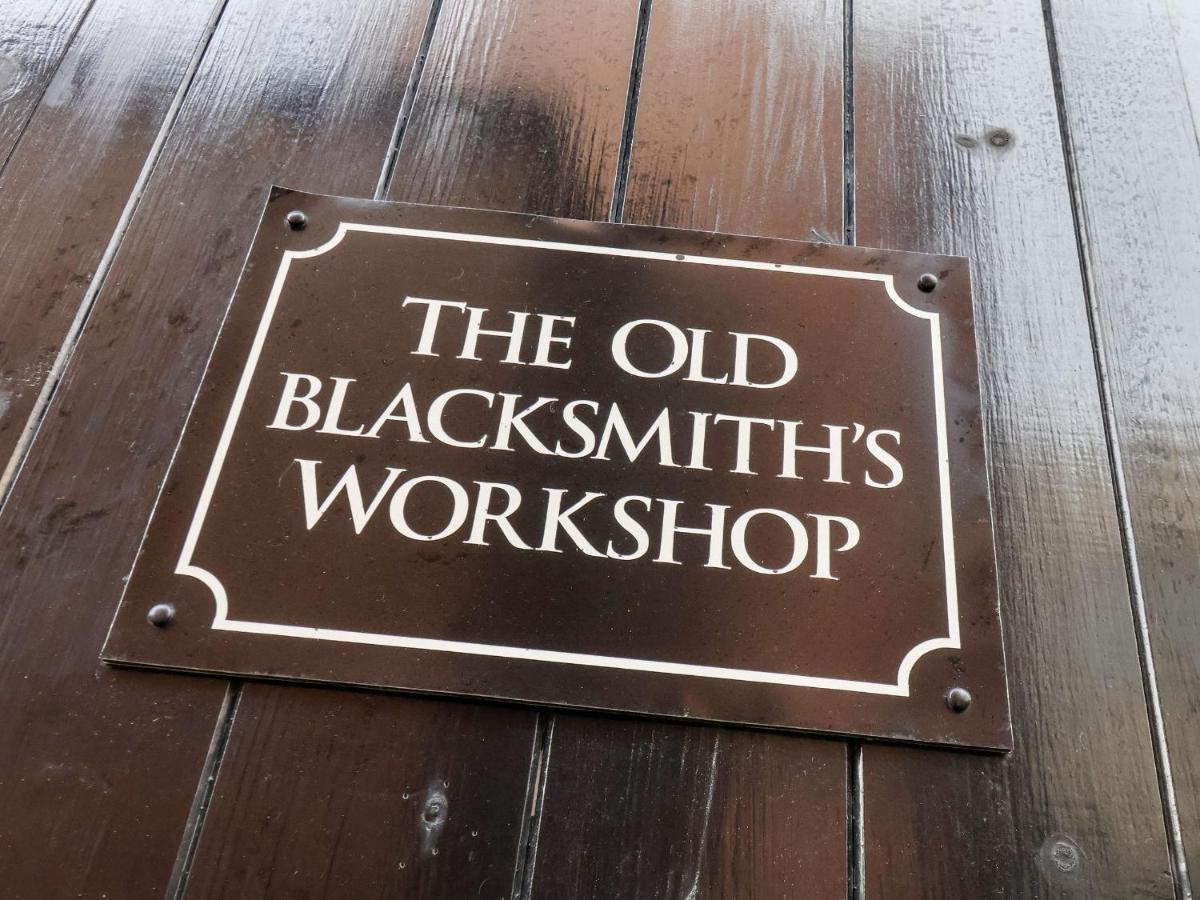 The Old Blacksmith'S Workshop 휫비 외부 사진